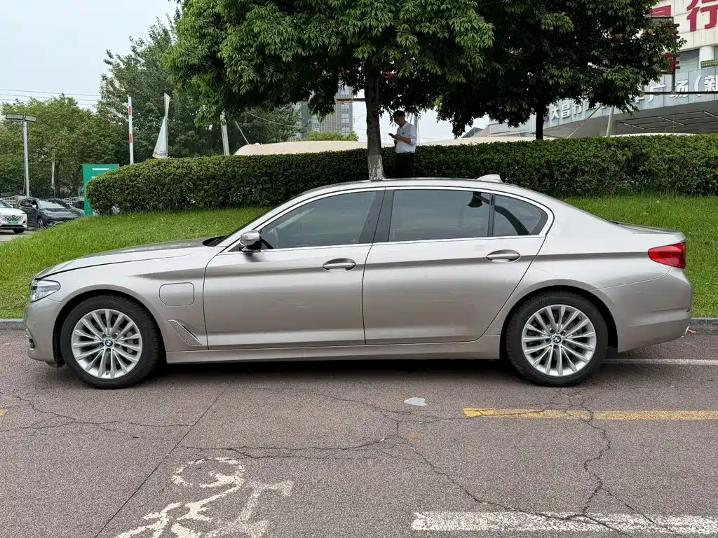 BMW 5 Series New Energy — фото 3