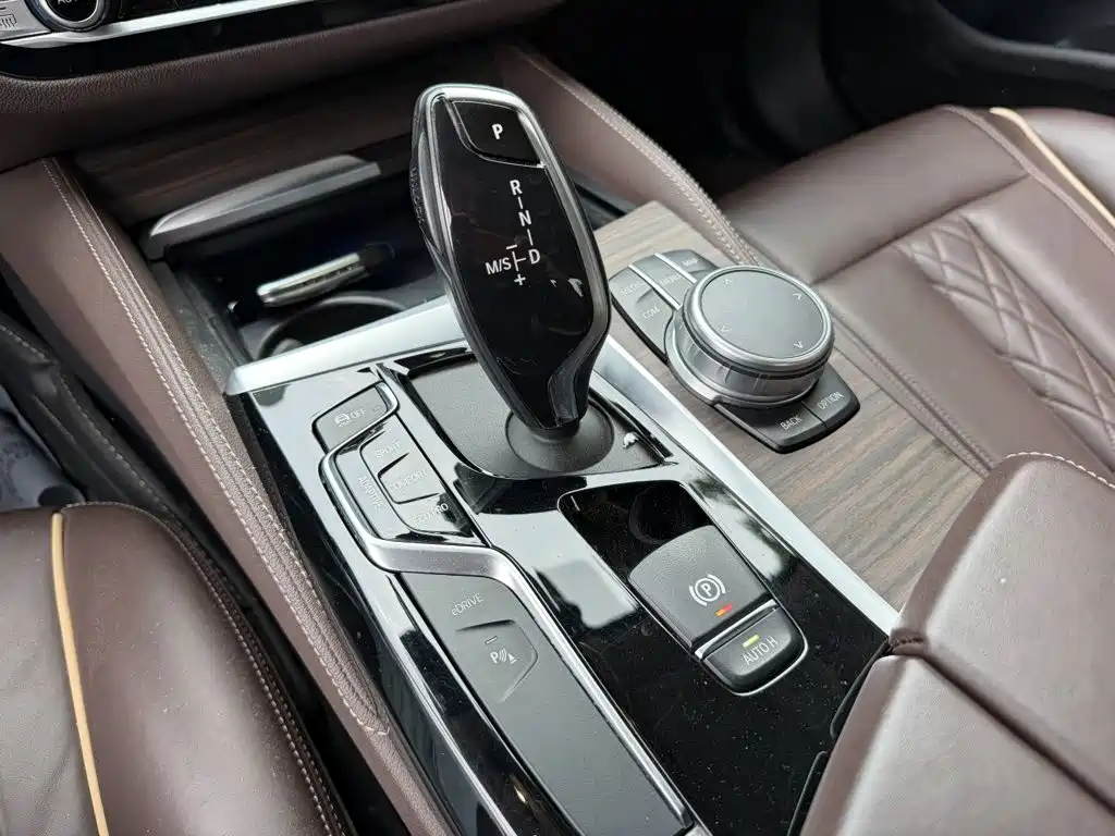 BMW 5 Series New Energy — фото 9