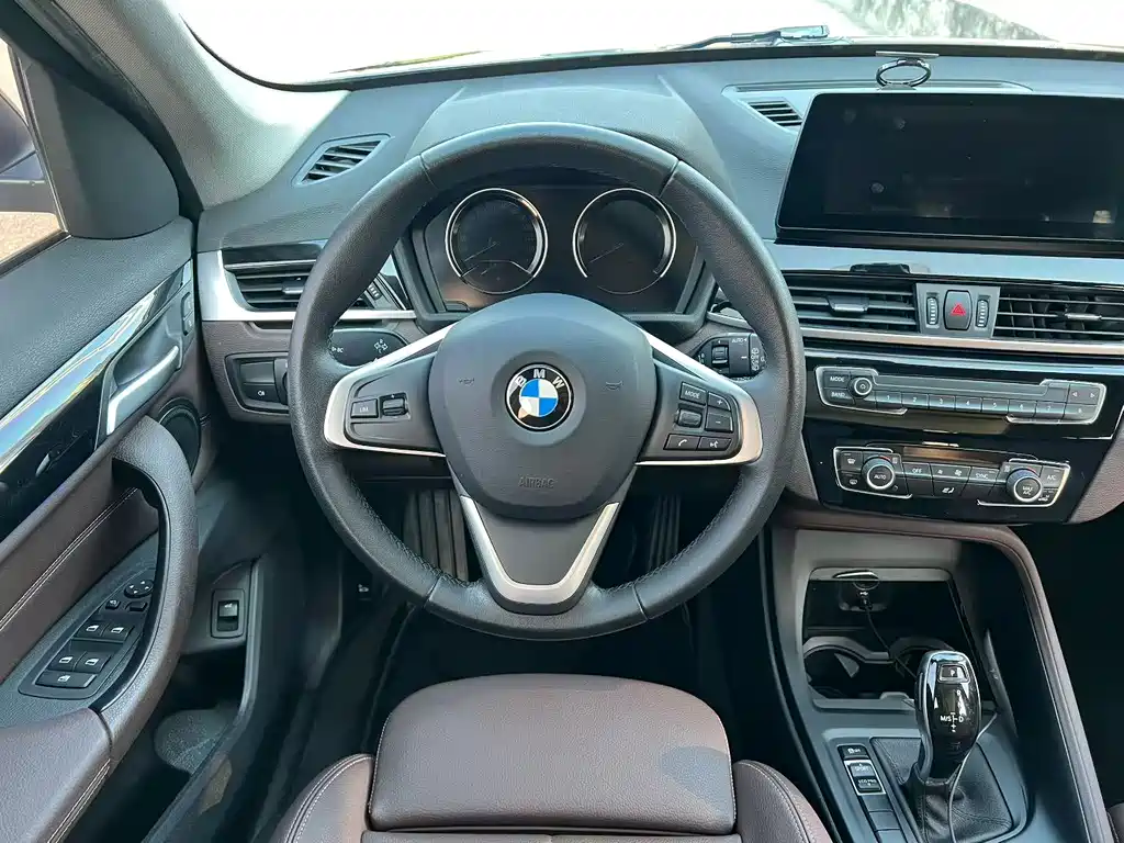 BMW X1 — фото 9