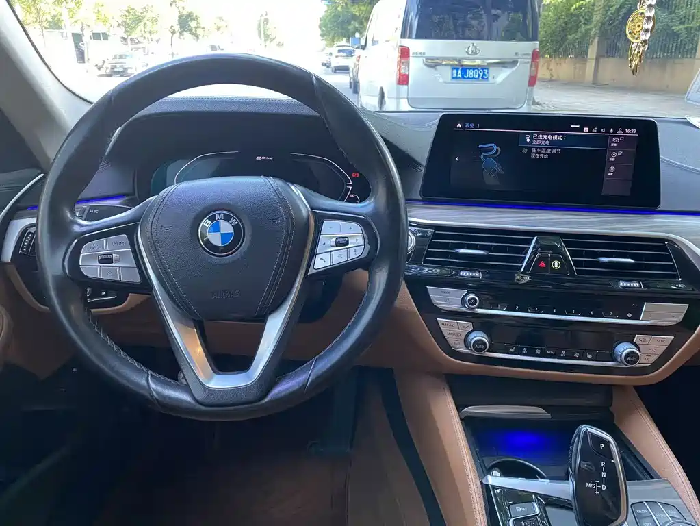 BMW 5 Series New Energy — фото 6