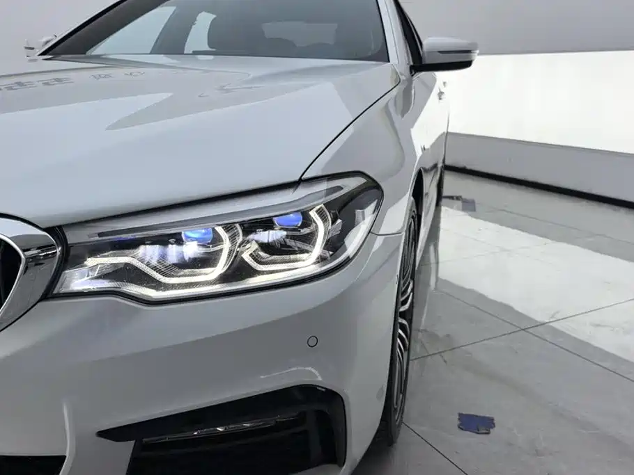 BMW 5 Series — фото 5