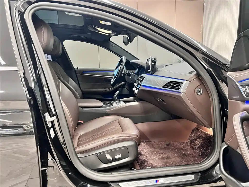 BMW 5 Series — фото 17