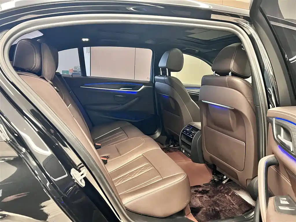 BMW 5 Series — фото 18