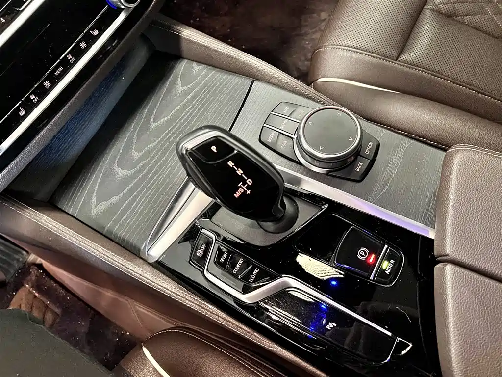 BMW 5 Series — фото 19