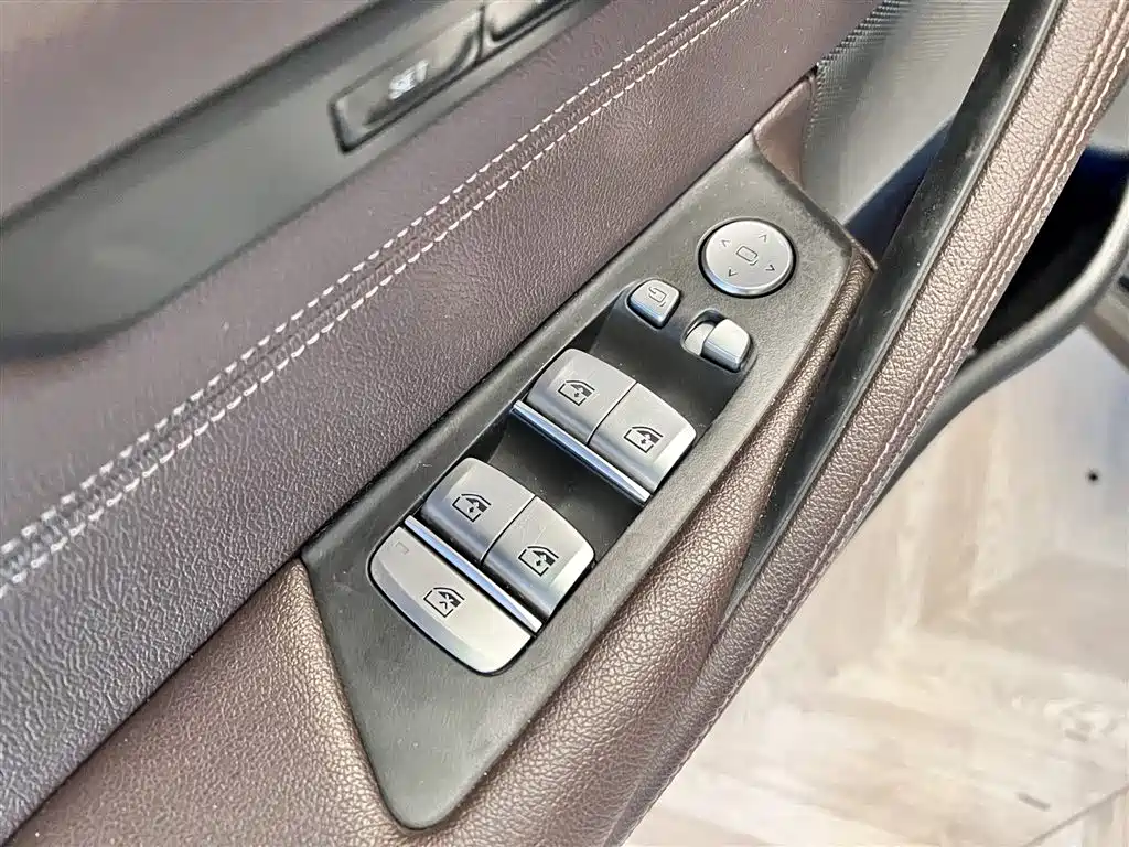 BMW 5 Series — фото 23