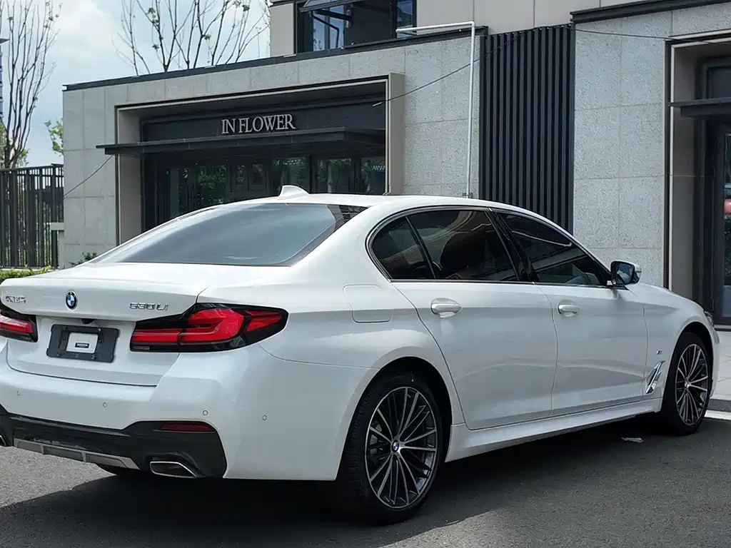 BMW 5 Series — фото 4