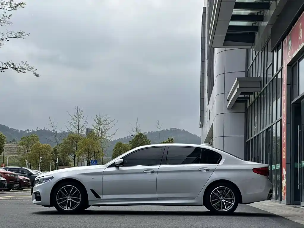 BMW 5 Series — фото 4