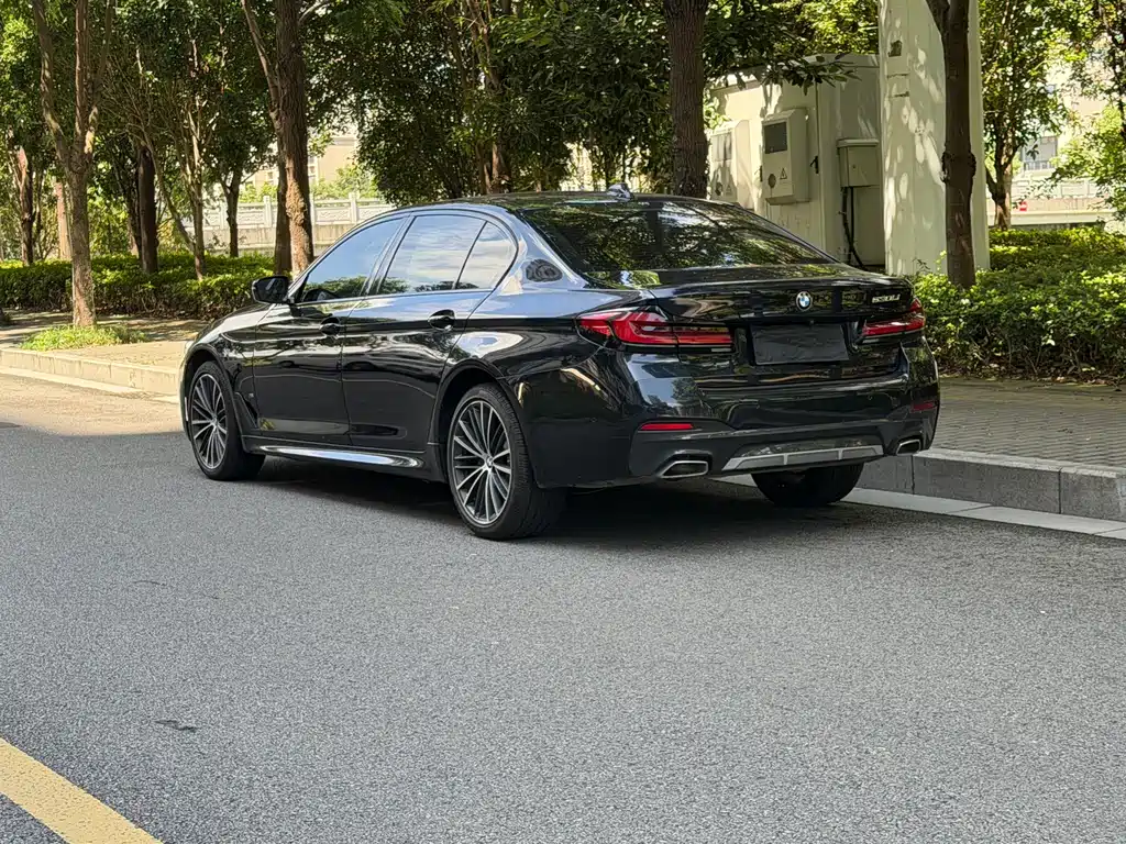 BMW 5 Series — фото 10