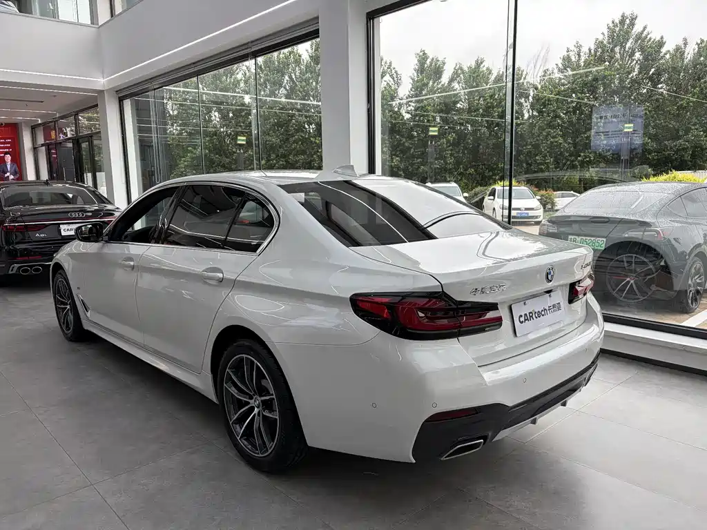 BMW 5 Series — фото 4