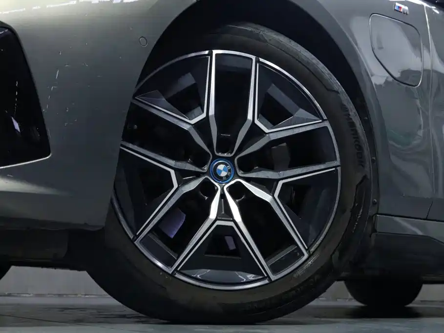 BMW i5 — фото 3