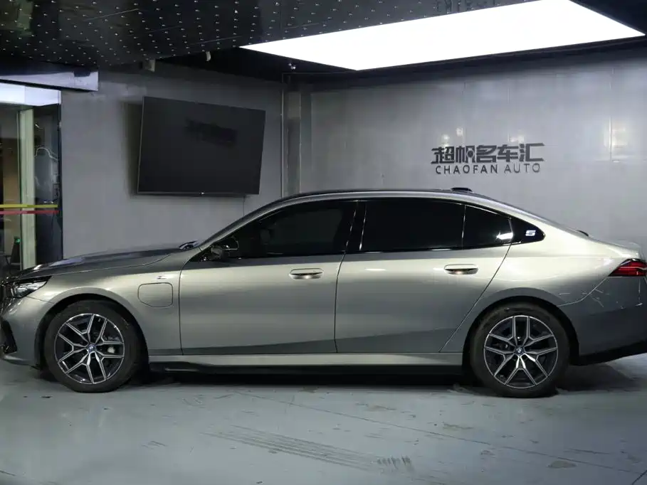 BMW i5 — фото 6
