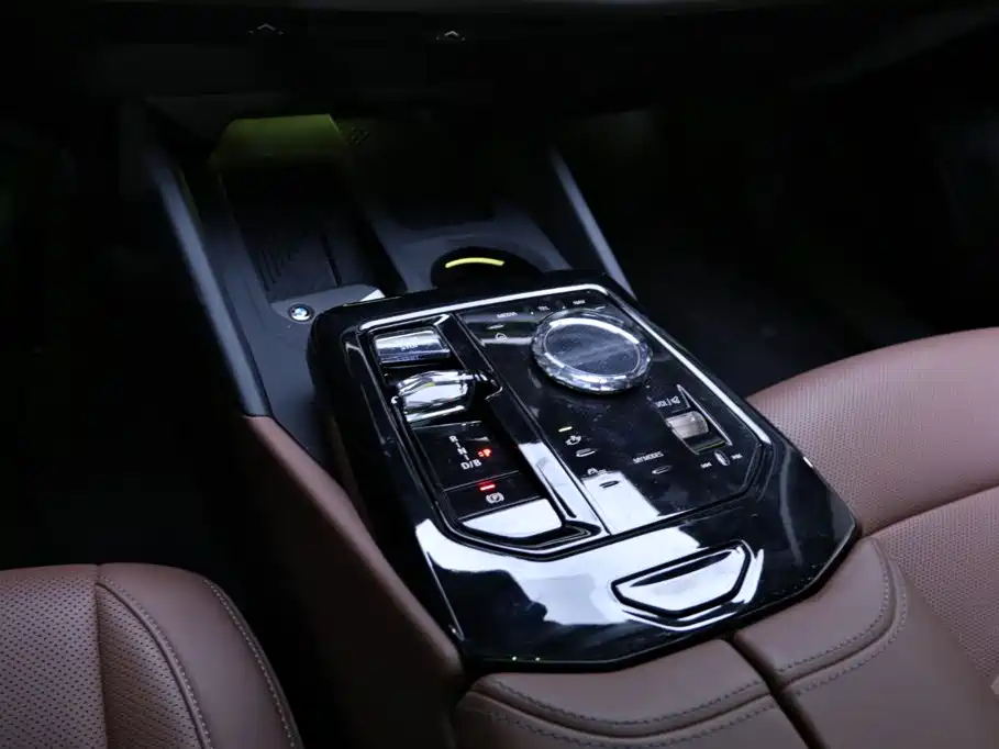 BMW i5 — фото 8