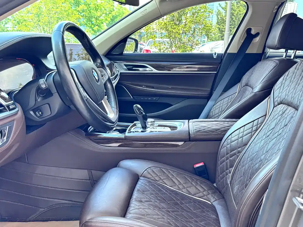 BMW 7 Series — фото 4