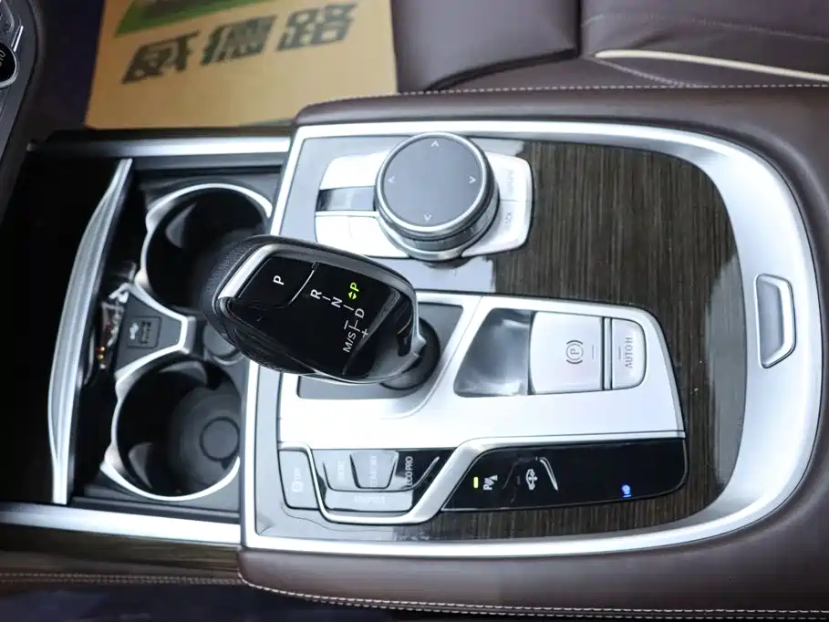 BMW 7 Series — фото 10