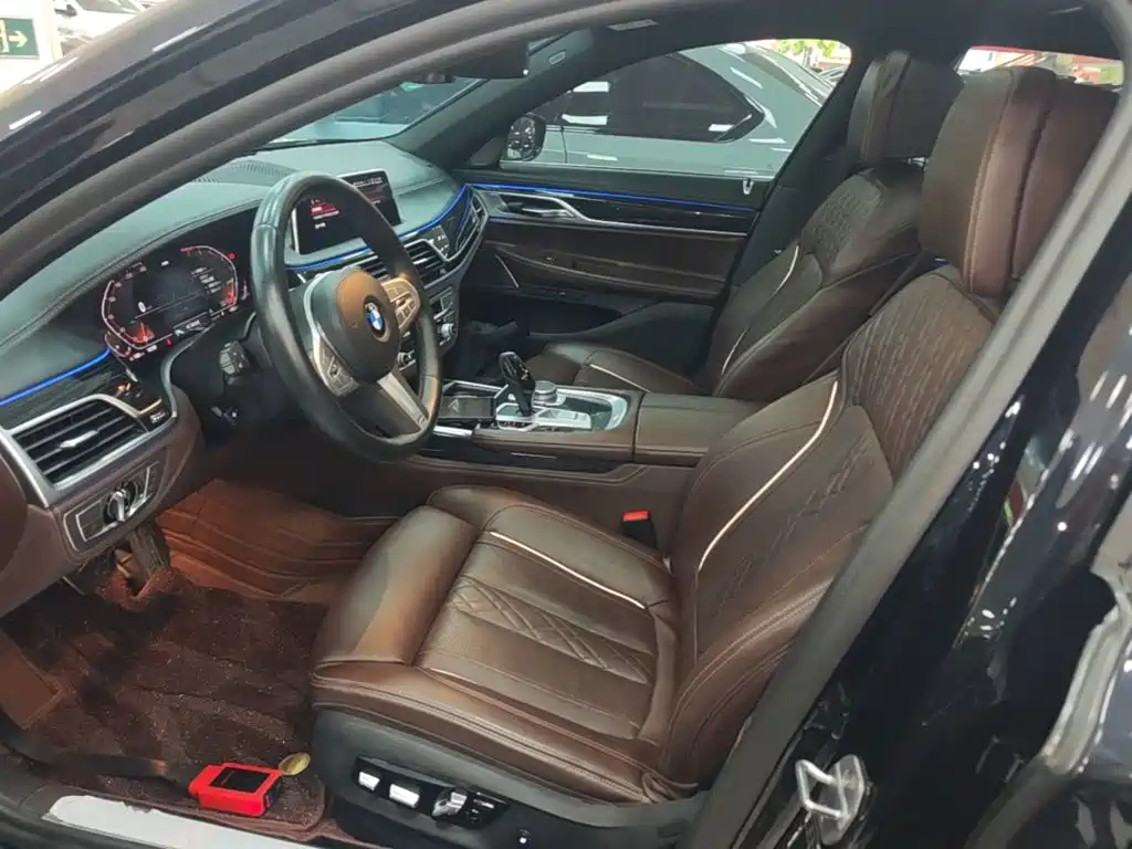BMW 7 Series — фото 15
