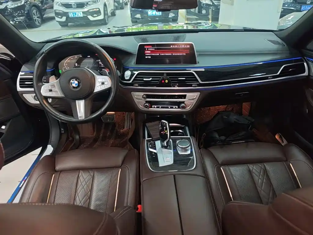 BMW 7 Series — фото 10
