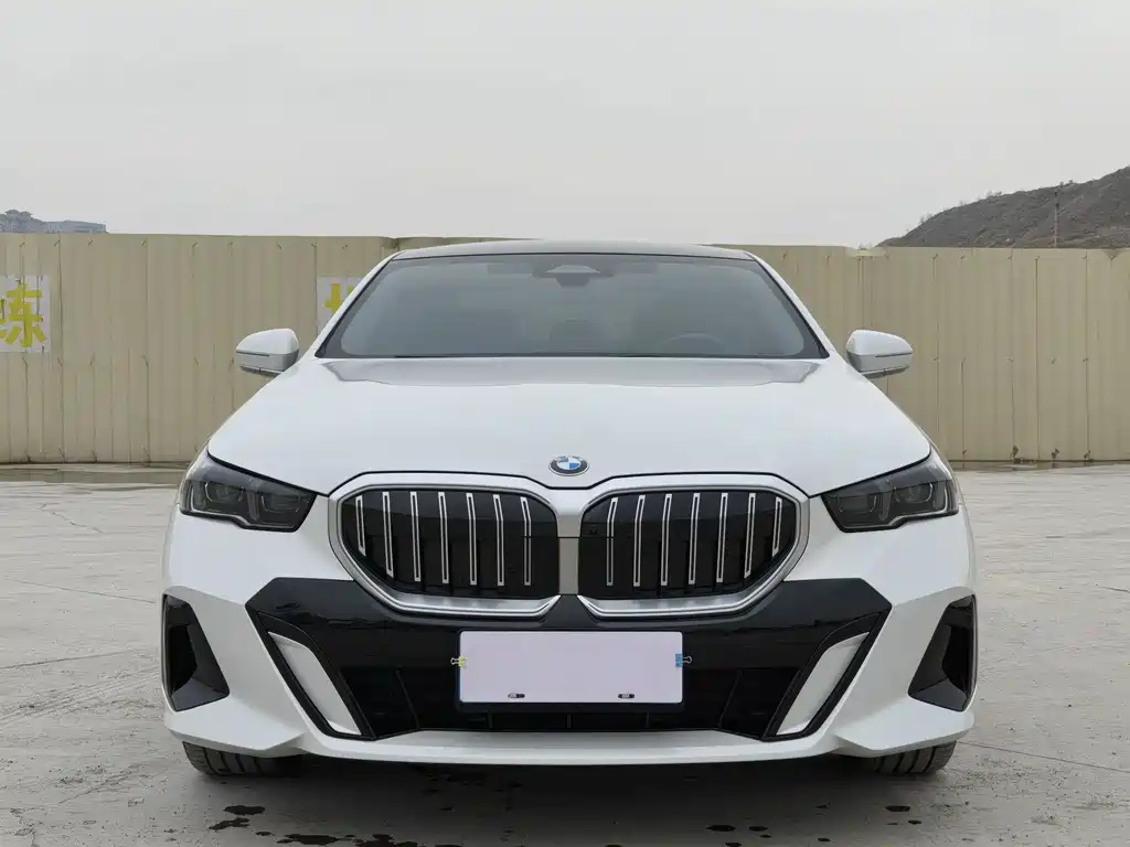 BMW 5 Series — фото 2