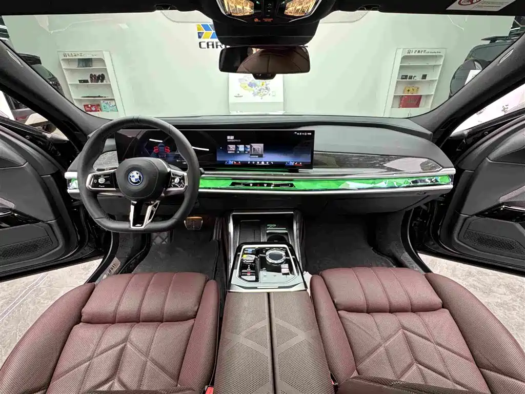 BMW i7 — фото 11