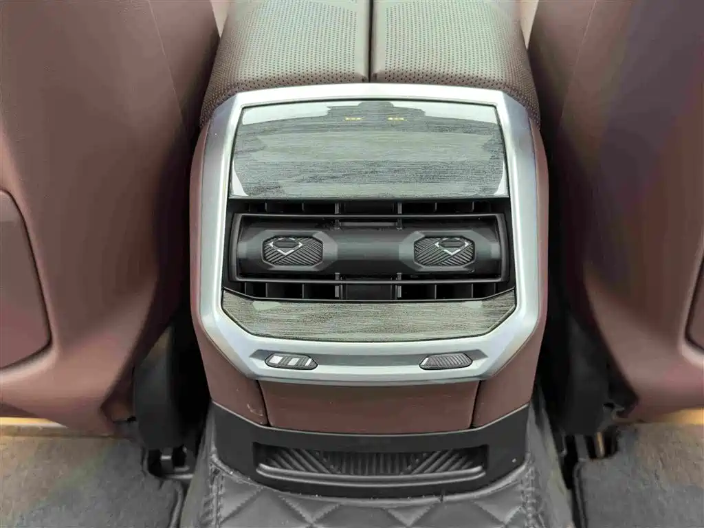 BMW i7 — фото 14