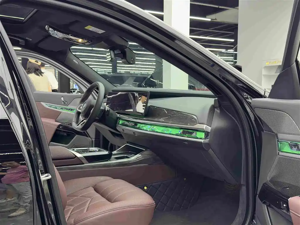 BMW i7 — фото 10