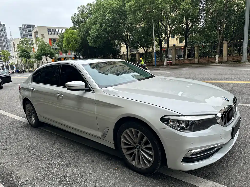 BMW 5 Series — фото 4