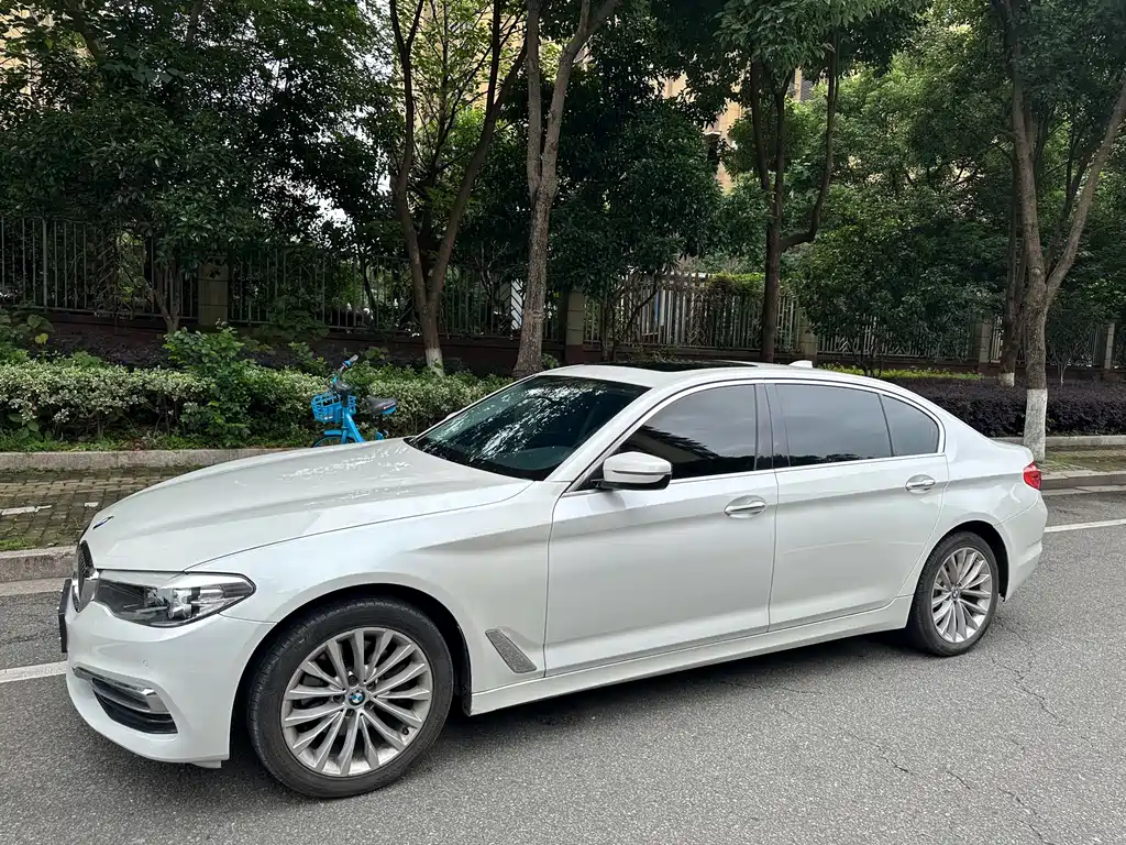 BMW 5 Series — фото 5