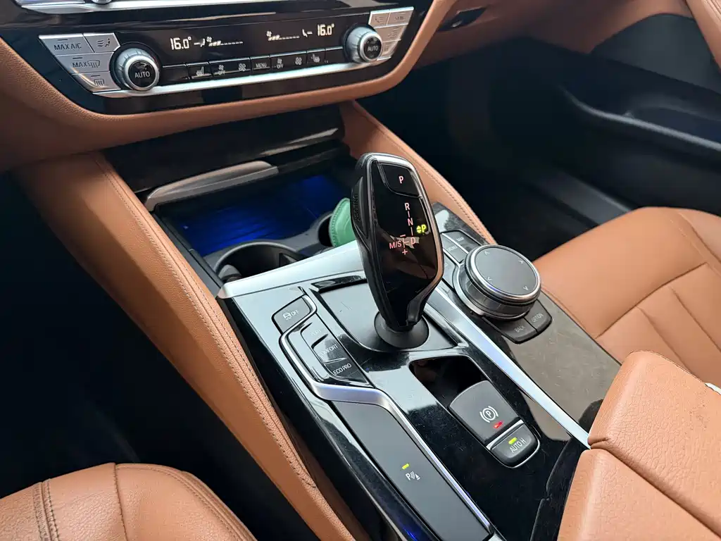 BMW 5 Series — фото 13