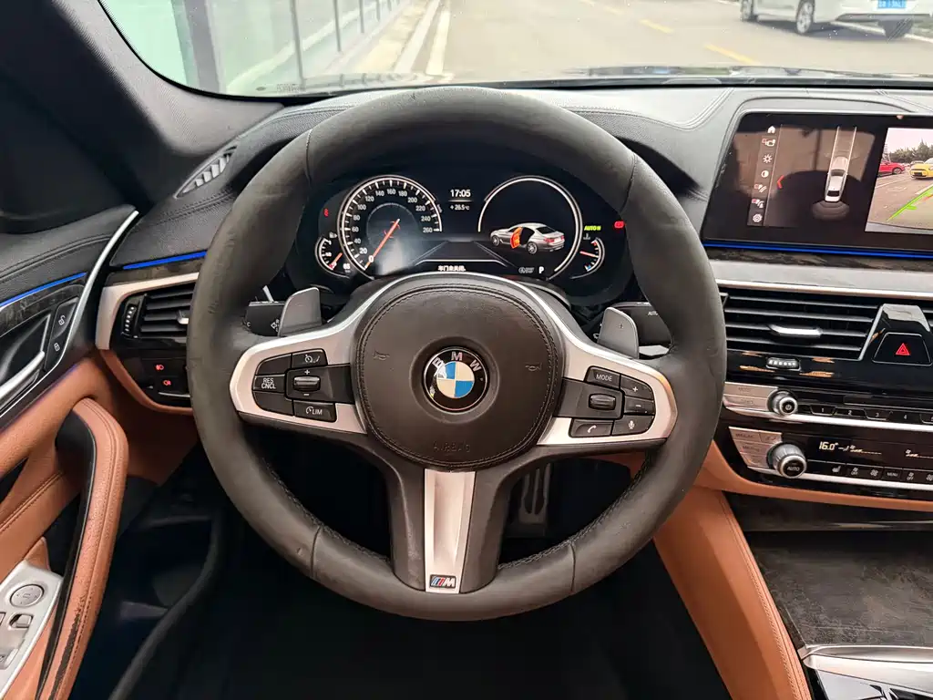 BMW 5 Series — фото 14