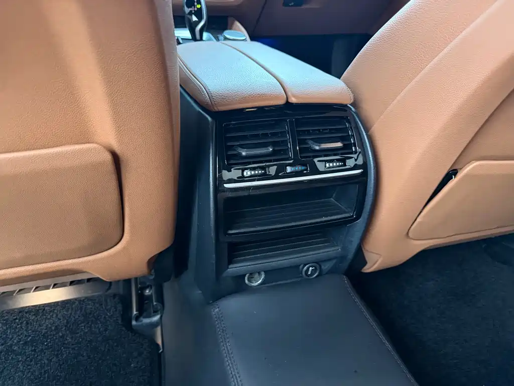 BMW 5 Series — фото 17