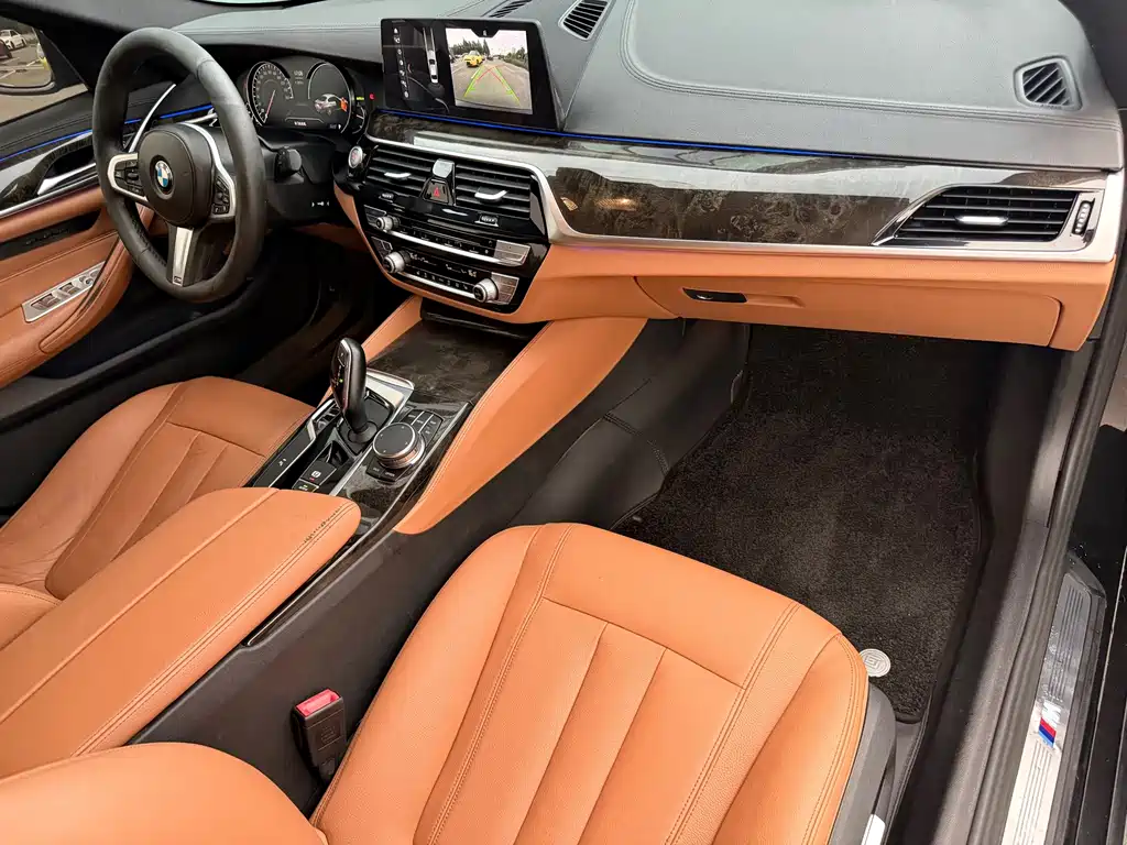 BMW 5 Series — фото 20