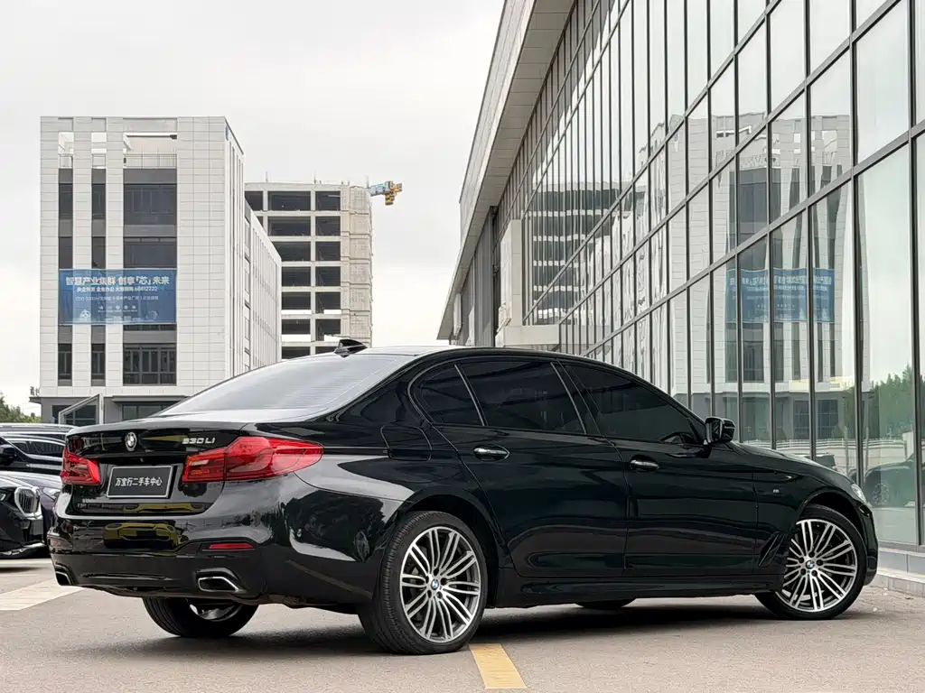 BMW 5 Series — фото 27