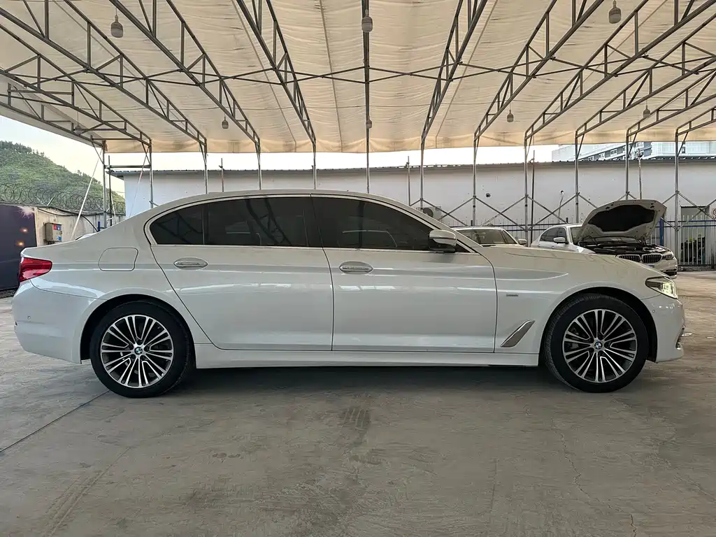 BMW 5 Series — фото 4