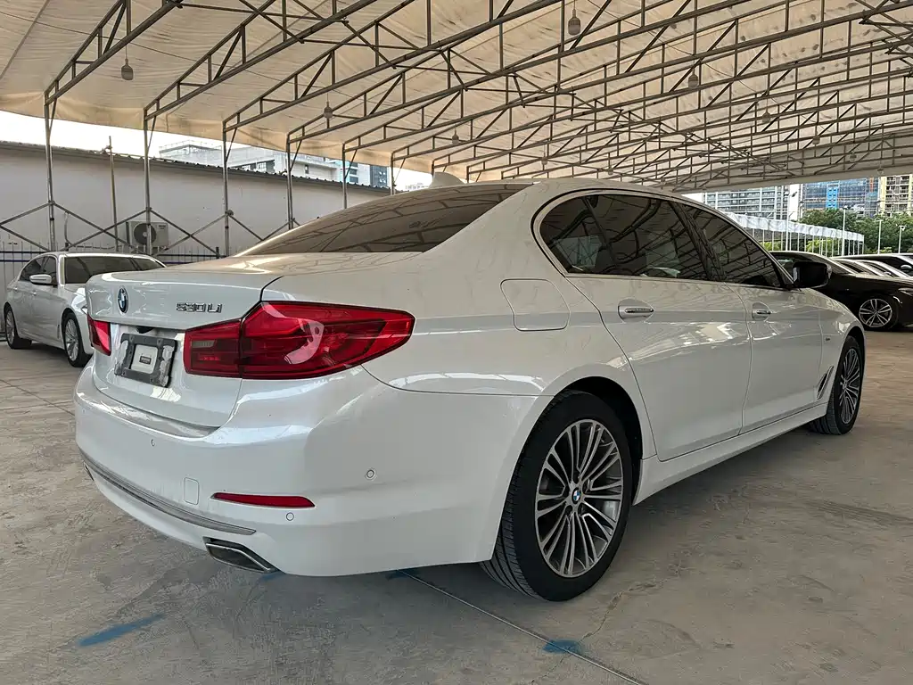 BMW 5 Series — фото 5