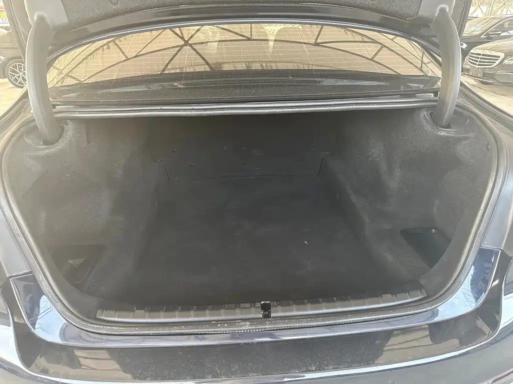 BMW 5 Series — фото 10