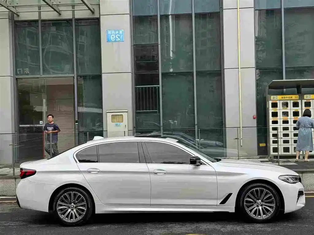 BMW 5 Series — фото 4