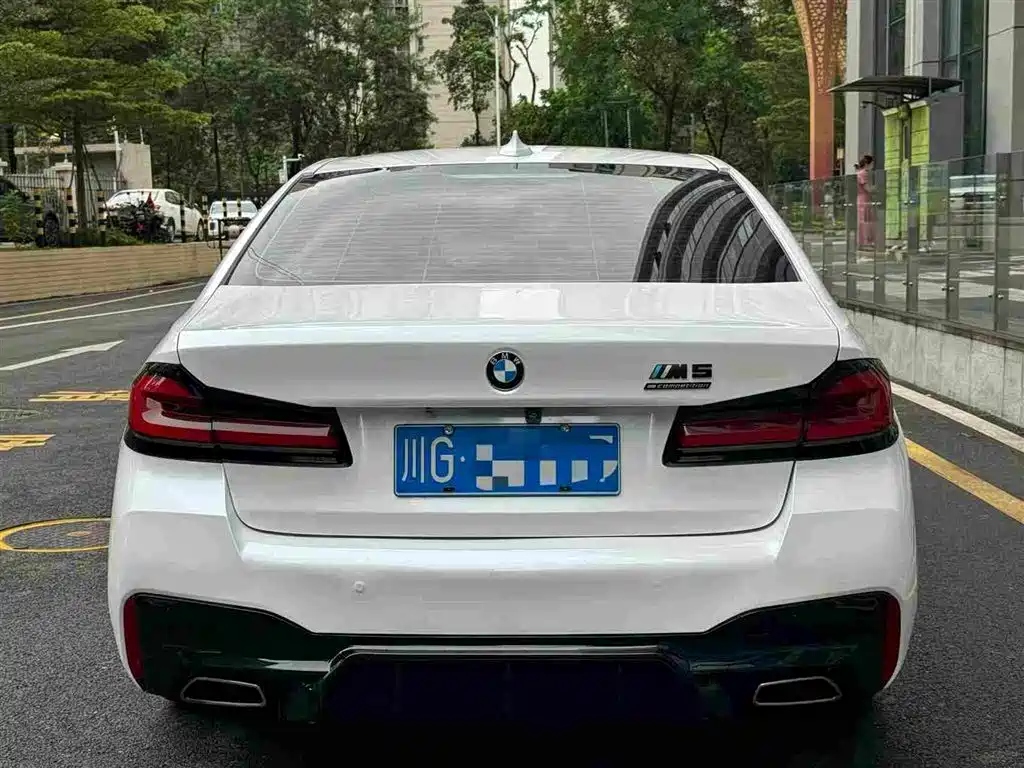 BMW 5 Series — фото 5