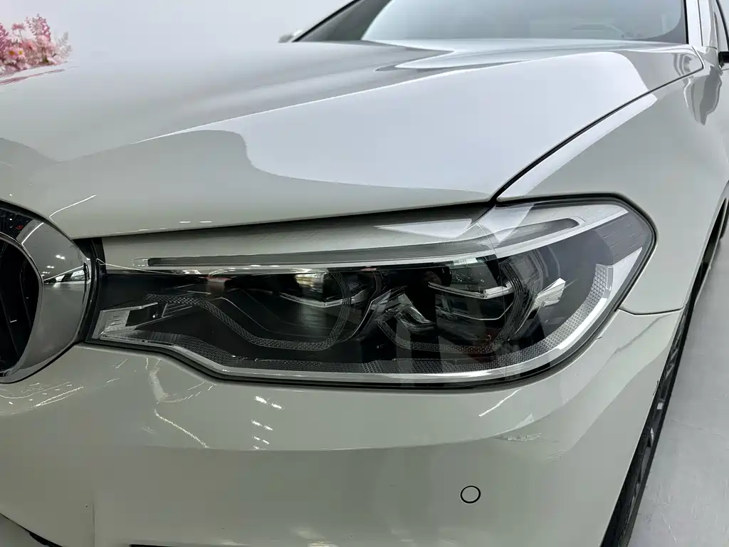BMW 5 Series — фото 5