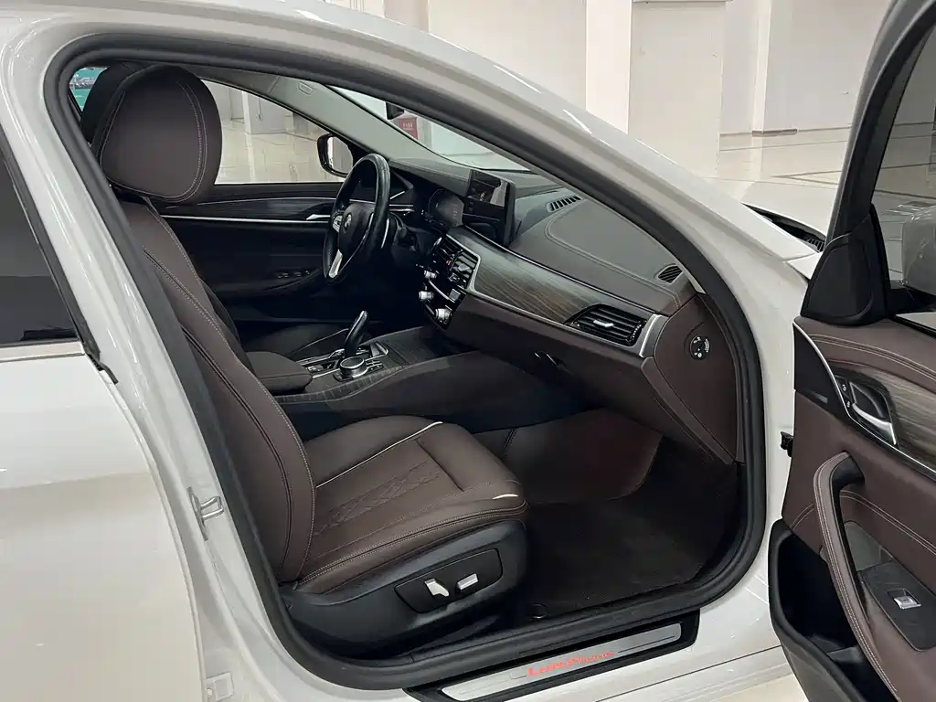 BMW 5 Series — фото 10