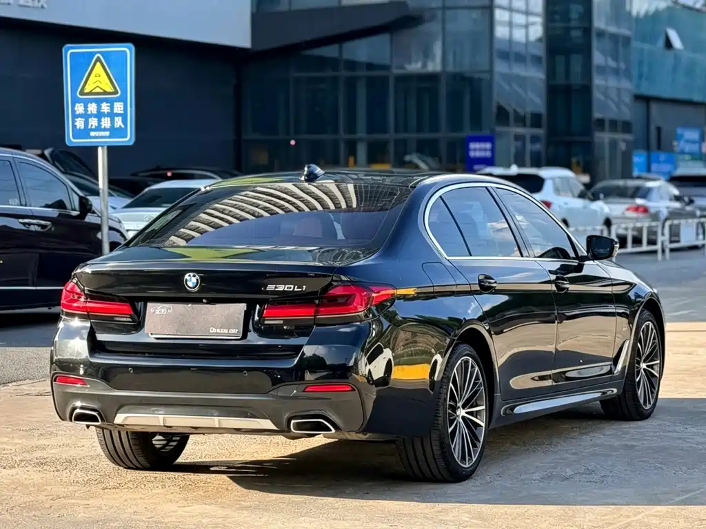 BMW 5 Series — фото 4