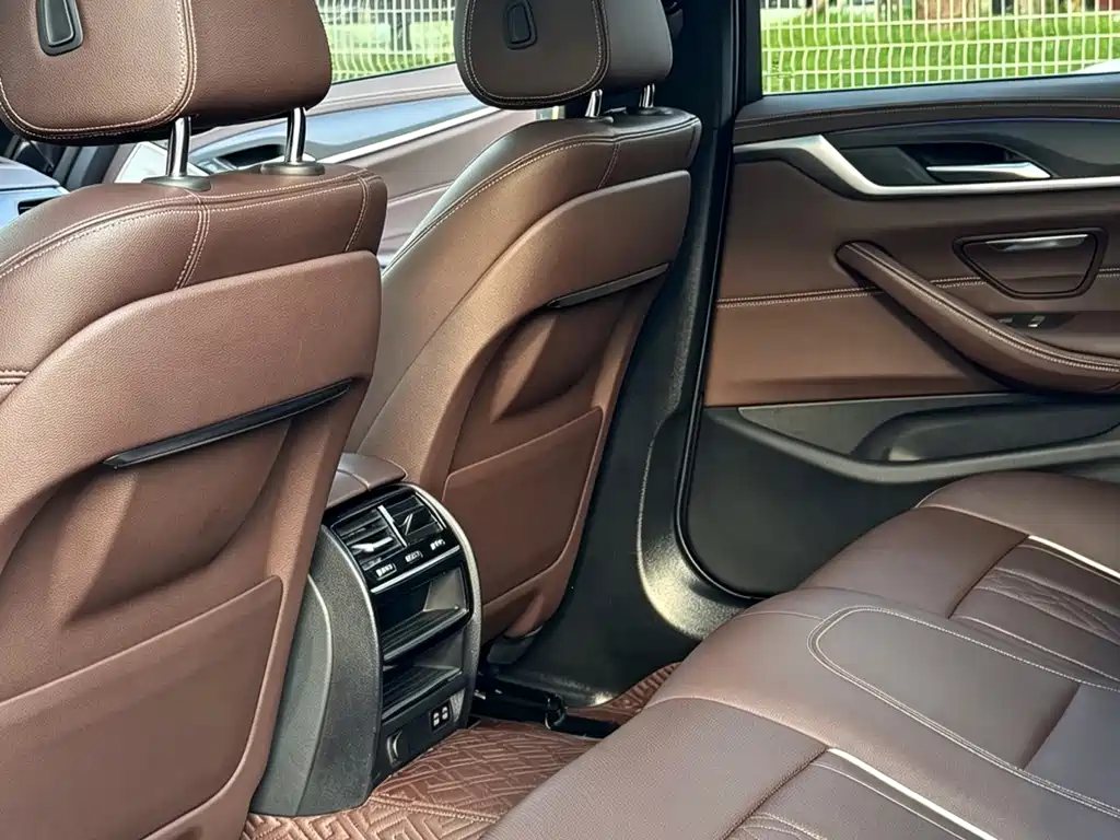 BMW 5 Series — фото 10