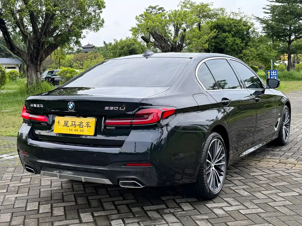 BMW 5 Series — фото 16