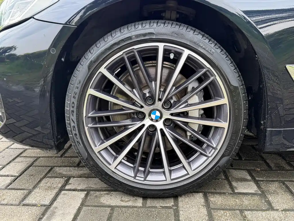 BMW 5 Series — фото 22