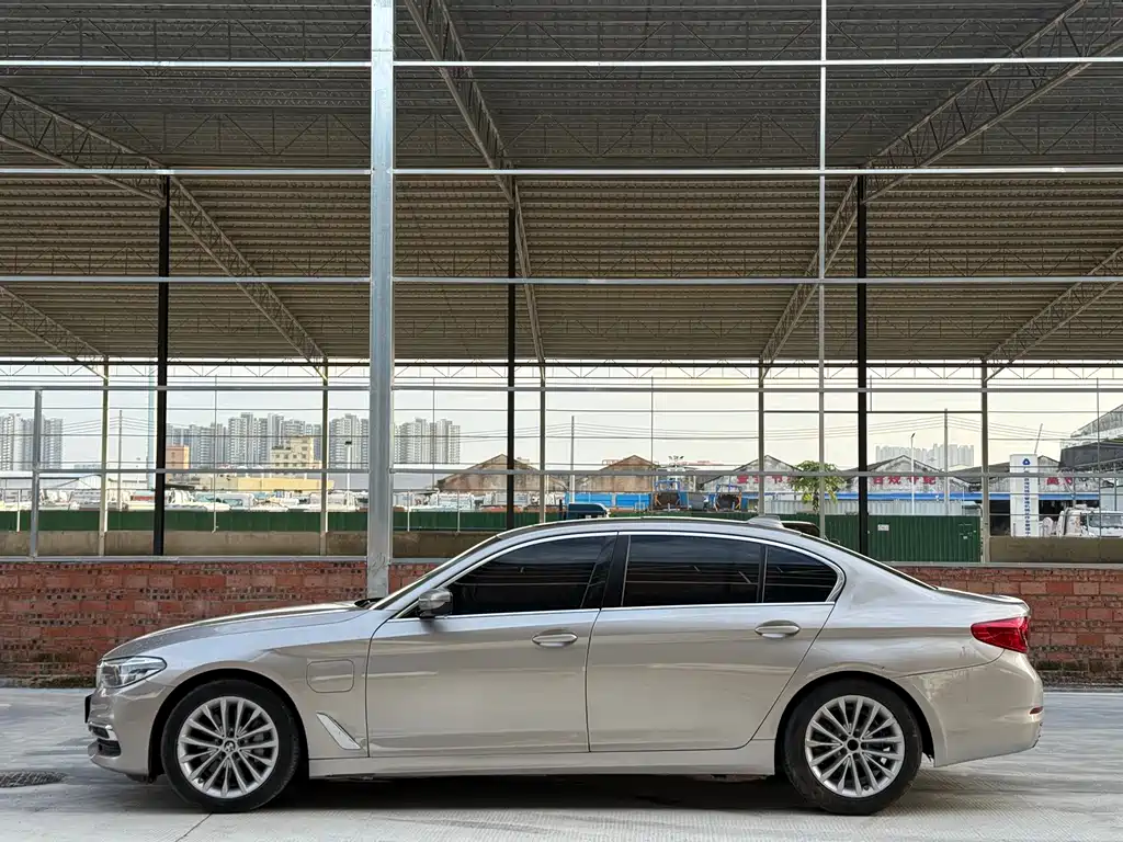 BMW 5 Series New Energy — фото 7