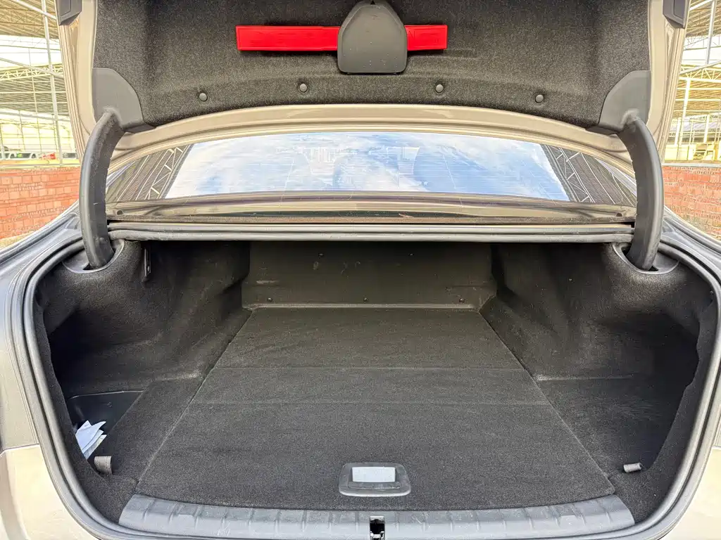 BMW 5 Series New Energy — фото 10