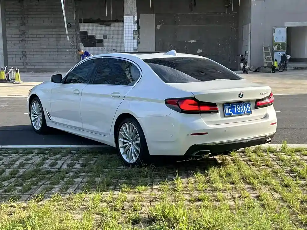 BMW 5 Series — фото 3
