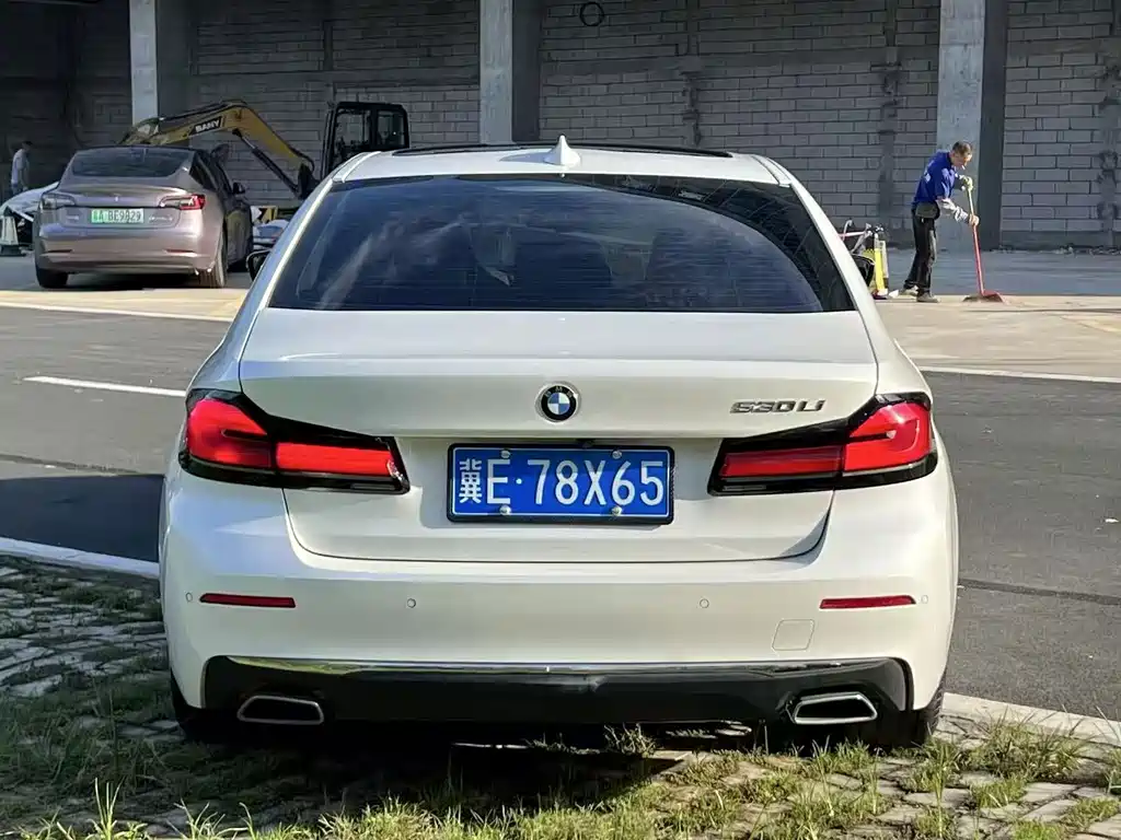 BMW 5 Series — фото 4
