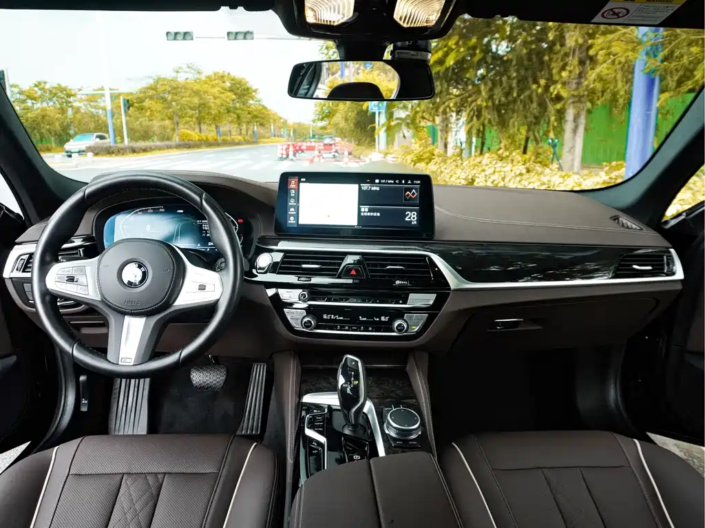 BMW 5 Series — фото 23