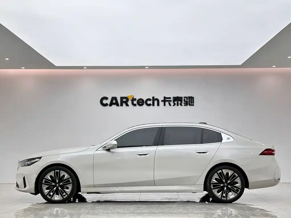 BMW 5 Series — фото 2