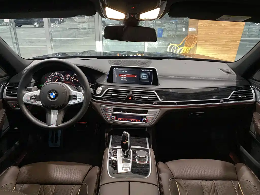 BMW 7 Series — фото 9
