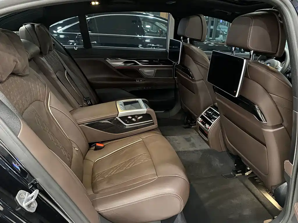 BMW 7 Series — фото 10